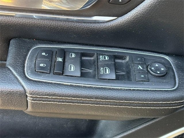 2020 RAM 1500 Laramie Crew Cab 4x4 5'7" Box