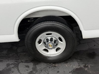 2025 Chevrolet Express Passenger 1LT