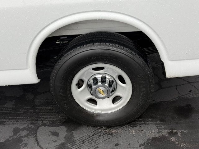 2025 Chevrolet Express Passenger 1LT