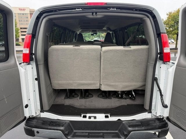 2025 Chevrolet Express Passenger 1LT