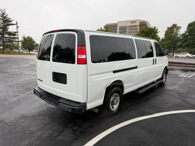 2025 Chevrolet Express Passenger 1LT