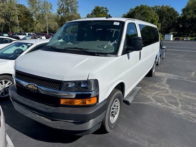 2025 Chevrolet Express Passenger 1LT