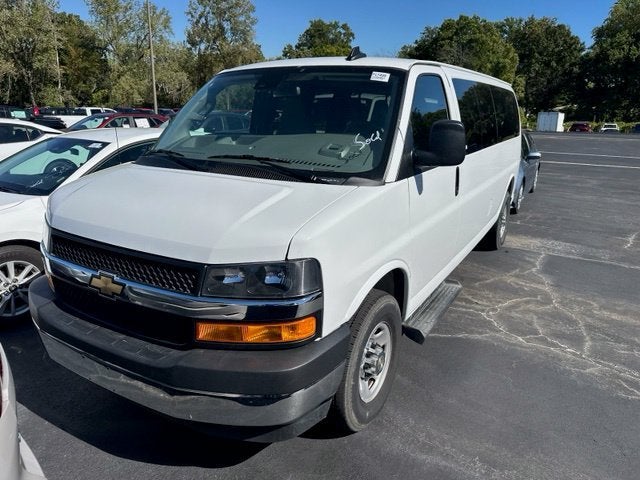 2025 Chevrolet Express Passenger 1LT