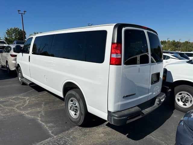 2025 Chevrolet Express Passenger 1LT