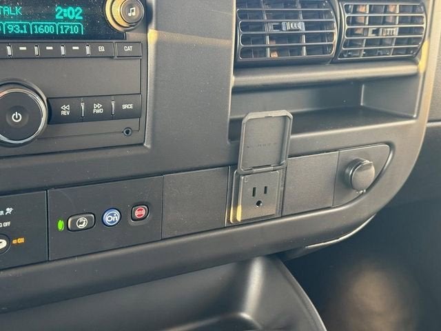 2025 Chevrolet Express Cargo WT