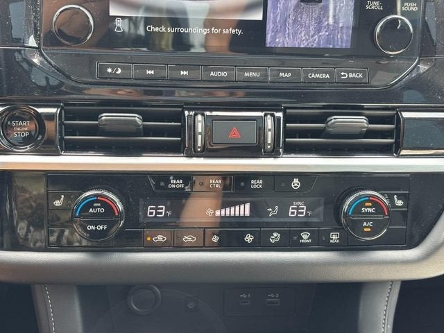 2025 Nissan Pathfinder SL