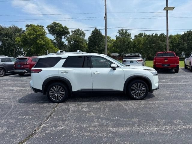 2025 Nissan Pathfinder SL