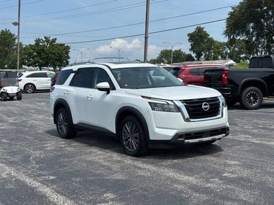 2025 Nissan Pathfinder SL