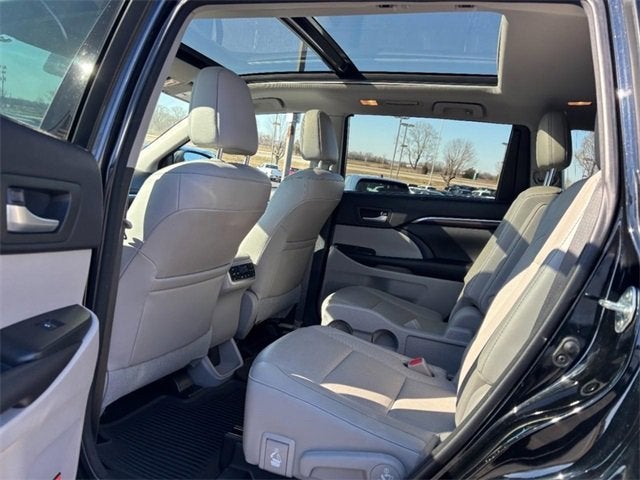 2016 Toyota Highlander Limited Platinum V6