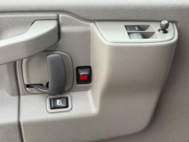 2023 Chevrolet Express 3500 LS *ONE OWNER* Passenger