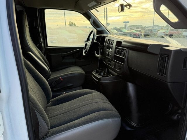 2025 Chevrolet Express Cargo WT