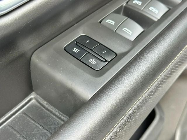 2023 GMC Yukon SLT *SUNROOF LEATHER ONE OWNER*