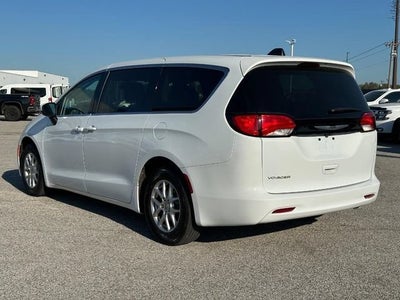 2023 Chrysler Voyager LX