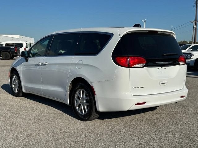 2023 Chrysler Voyager LX
