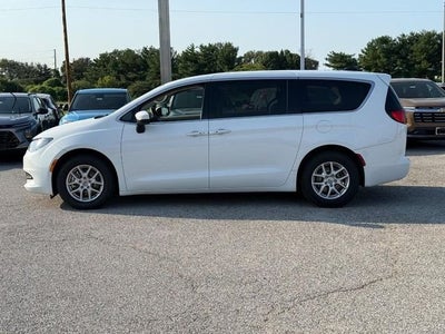 2022 Chrysler Voyager LX