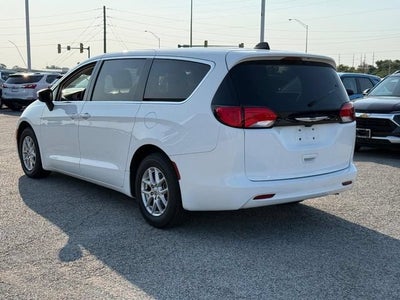 2022 Chrysler Voyager LX