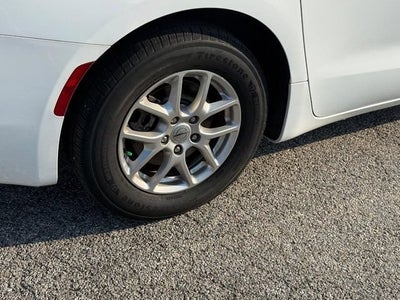 2022 Chrysler Voyager LX