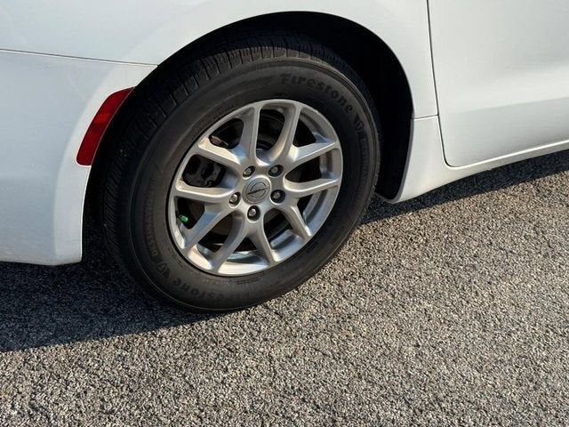 2022 Chrysler Voyager LX