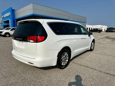 2023 Chrysler Voyager LX