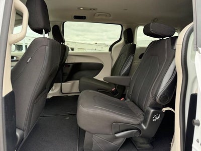 2024 Chrysler Voyager LX
