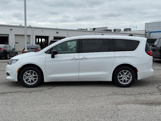 2024 Chrysler Voyager LX