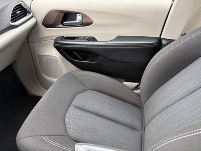 2024 Chrysler Voyager LX