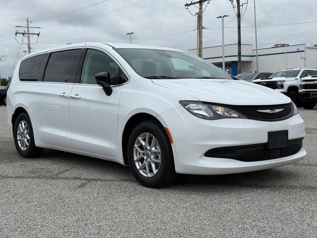 2024 Chrysler Voyager LX