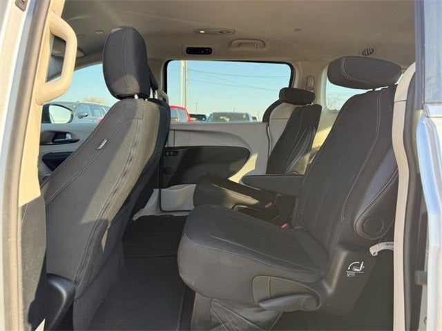 2024 Chrysler Voyager LX *ONE OWNER*