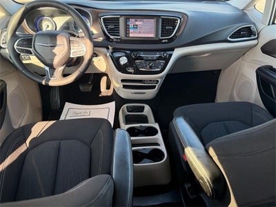 2024 Chrysler Voyager LX *ONE OWNER*