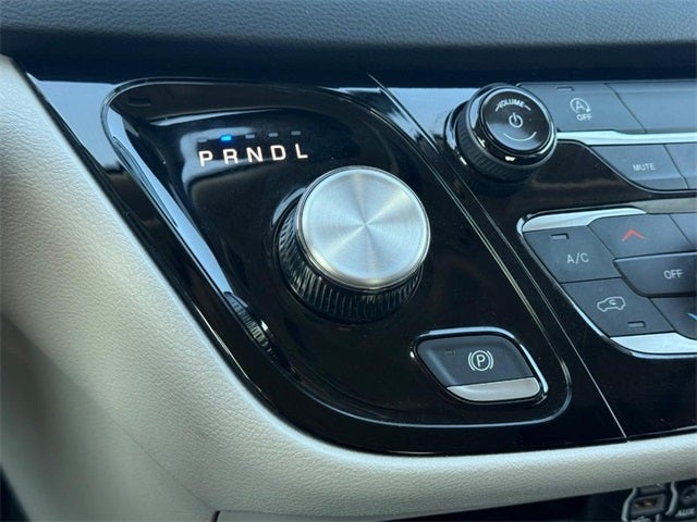 2024 Chrysler Voyager LX *ONE OWNER*