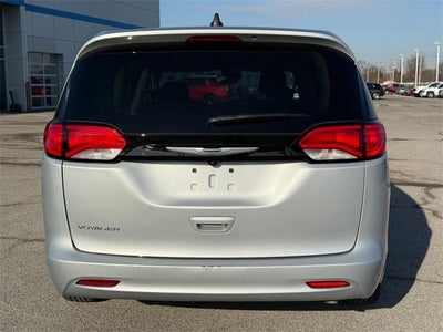 2024 Chrysler Voyager LX *ONE OWNER*