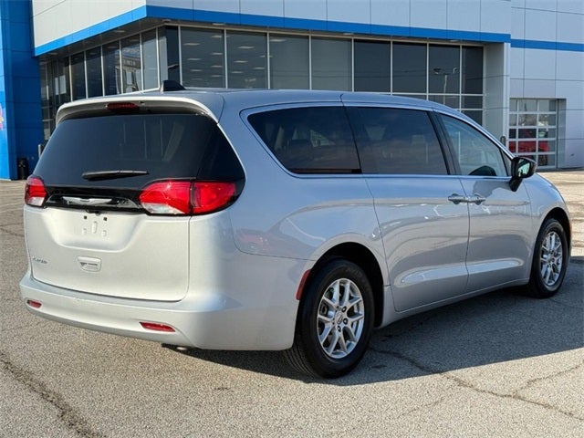 2024 Chrysler Voyager LX *ONE OWNER*
