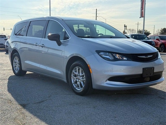 2024 Chrysler Voyager LX *ONE OWNER*