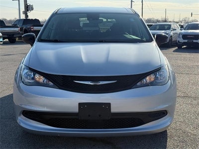 2024 Chrysler Voyager LX *ONE OWNER*