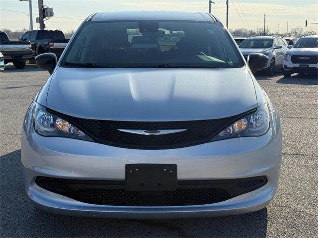 2024 Chrysler Voyager LX *ONE OWNER*