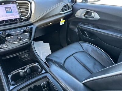 2025 Chrysler Pacifica Limited *SUNROOF LEATHER ONE OWNER*
