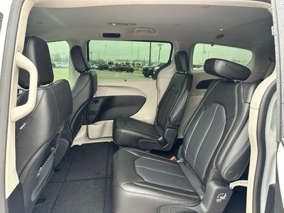 2023 Chrysler Pacifica Touring L *ONE OWNER*