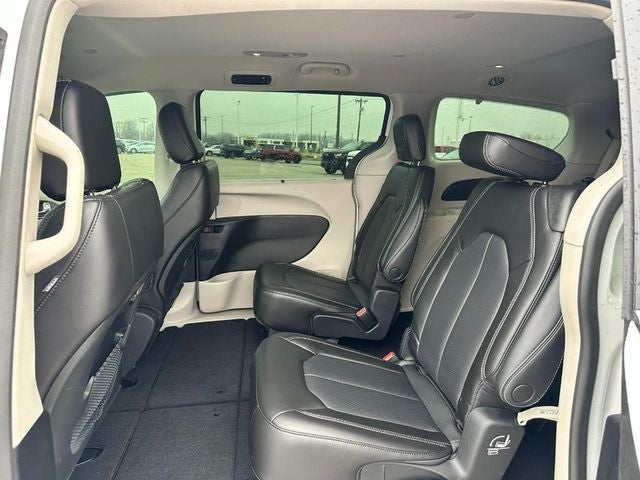 2023 Chrysler Pacifica Touring L *ONE OWNER*