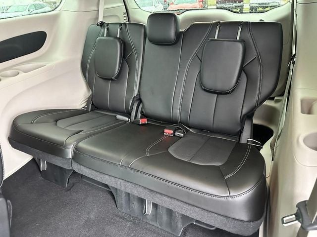 2023 Chrysler Pacifica Touring L *ONE OWNER*