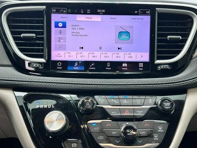 2023 Chrysler Pacifica Touring L *ONE OWNER*