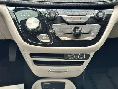 2023 Chrysler Pacifica Touring L *ONE OWNER*