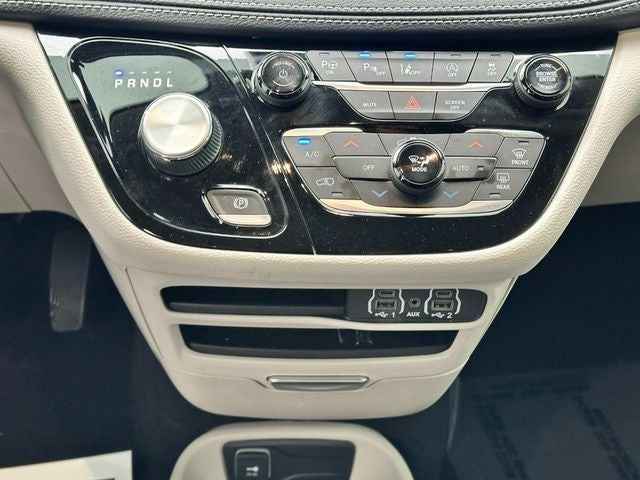 2023 Chrysler Pacifica Touring L *ONE OWNER*