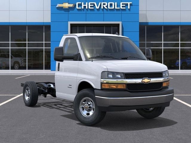 2025 Chevrolet Express 3500 Work Van Cutaway