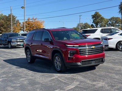 2025 Chevrolet Traverse LT