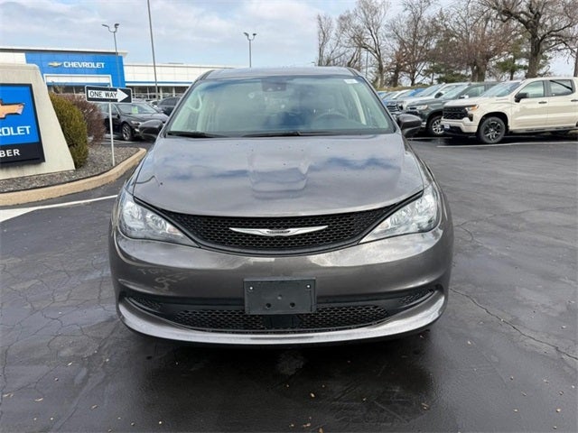2023 Chrysler Voyager LX