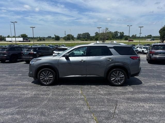 2023 Nissan Pathfinder SL 4WD