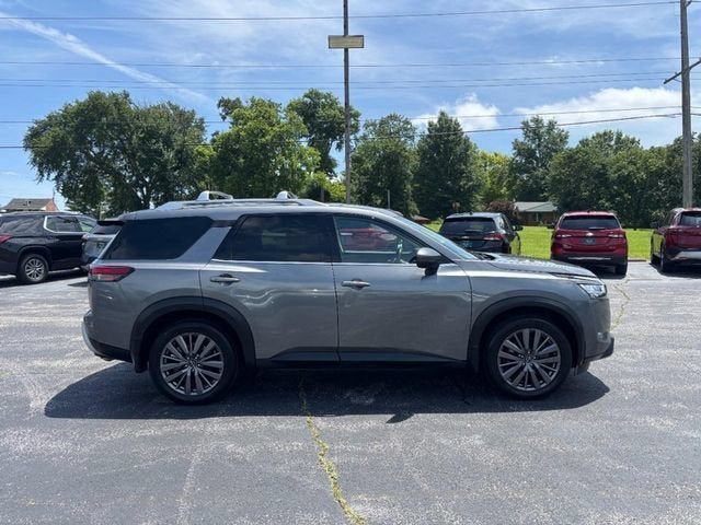 2023 Nissan Pathfinder SL 4WD
