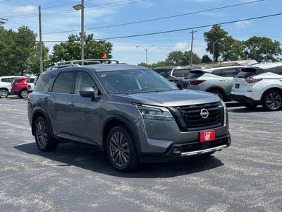 2023 Nissan Pathfinder SL 4WD