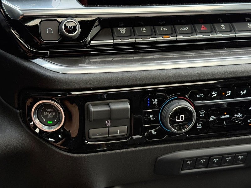 2026 Chevrolet Silverado 3500HD 4WD Crew Cab 172" High Country