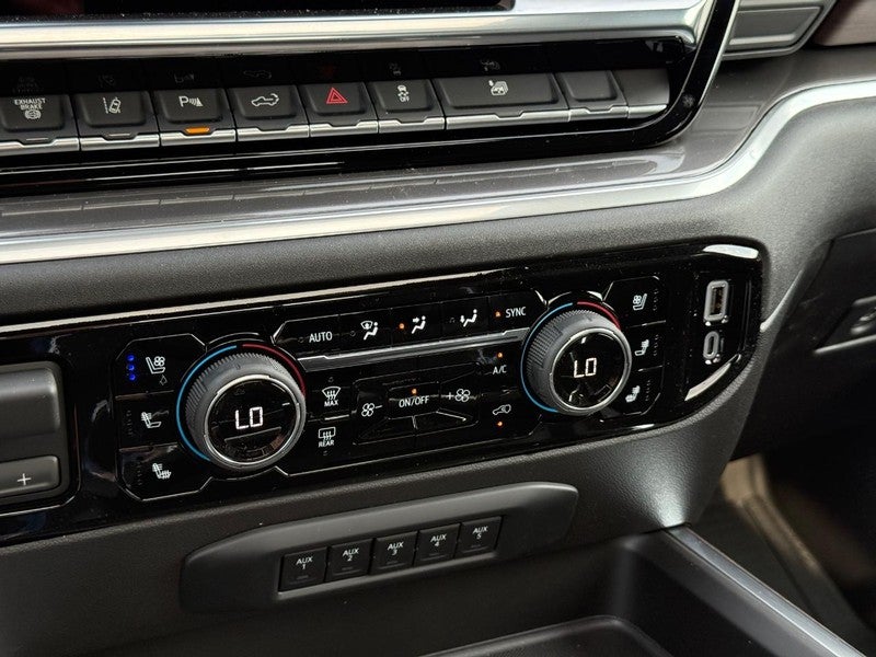 2026 Chevrolet Silverado 3500HD 4WD Crew Cab 172" High Country